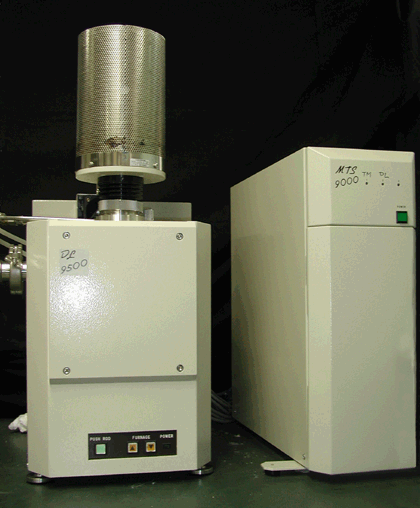 アルバック理工製縦型熱膨張計　DL-9500